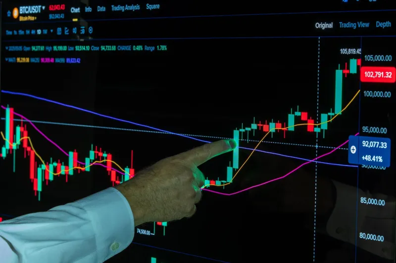 Reading the Blockchain's Vital Signs: On-Chain Data Strategies for Anticipating Market Turns
